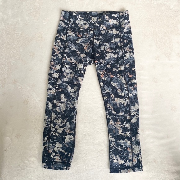 🎉 HOST PICK 🎉 Lululemon, Speed Up Crop *21”, Spring Bloom Multi, Sz 6 - Picture 7 of 11